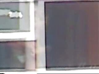 Un jeune homme déverse des dizaines xxx fille vierge d'éjaculations sur sa première milf dans une vidéo de sexe de compilation